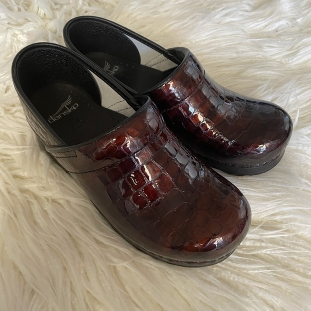 Dansko brown leather patent comfort clogs 38